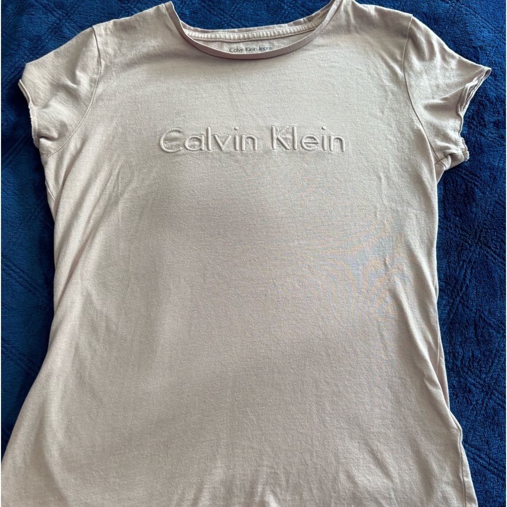 Juniors/women size S Calvin Klein light pink short sleeved tee